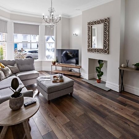 Newly Refurbed, Central Apartment With Free Parking And Hot Tub Lytham St Annes Luaran gambar
