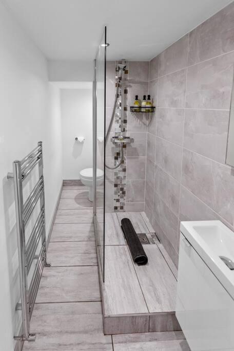 Newly Refurbed, Central Apartment With Free Parking And Hot Tub Lytham St Annes Luaran gambar