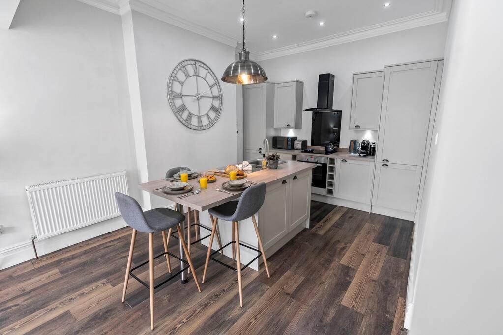 Newly Refurbed, Central Apartment With Free Parking And Hot Tub Lytham St Annes Luaran gambar