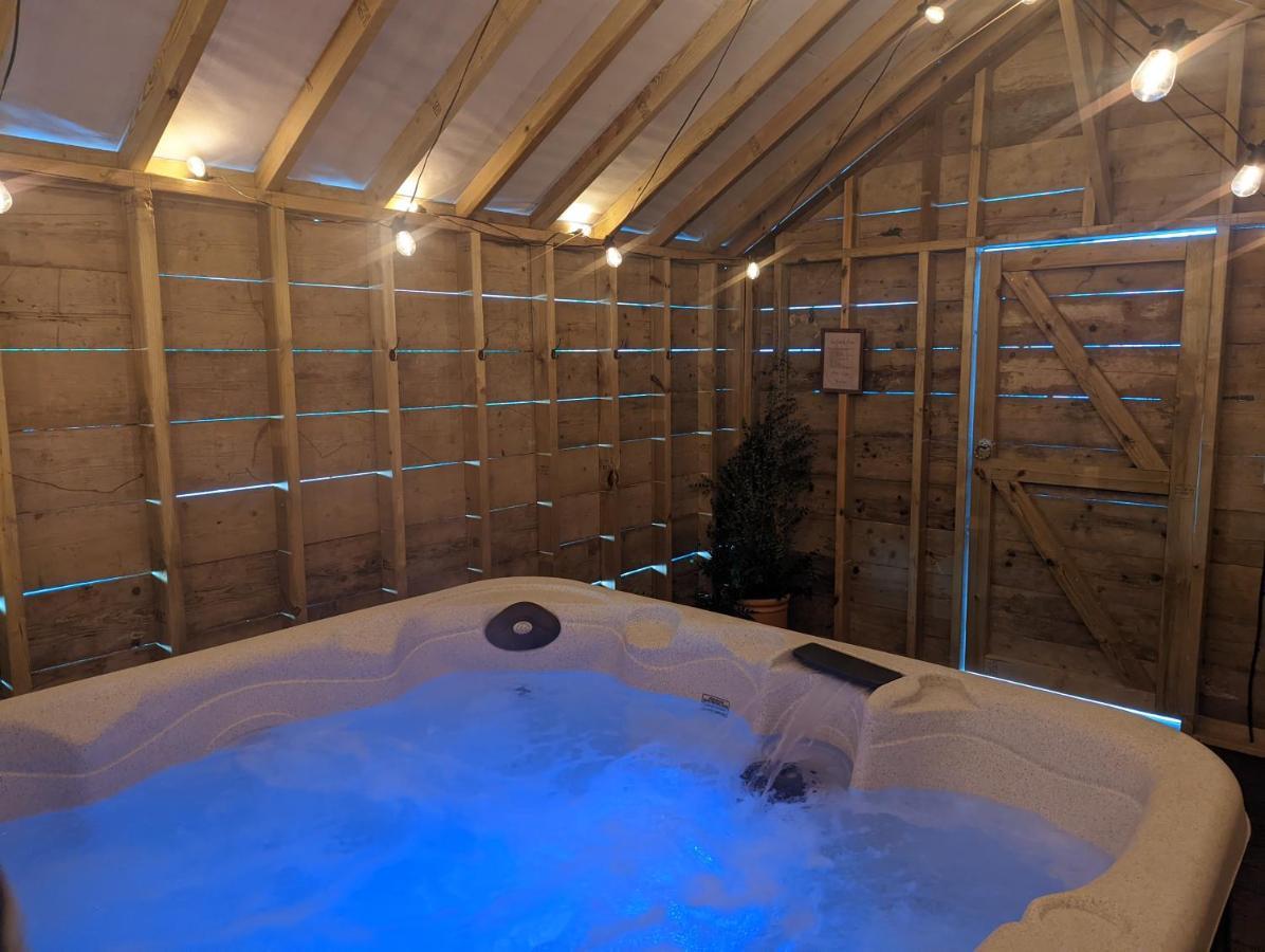 Newly Refurbed, Central Apartment With Free Parking And Hot Tub Lytham St Annes Luaran gambar